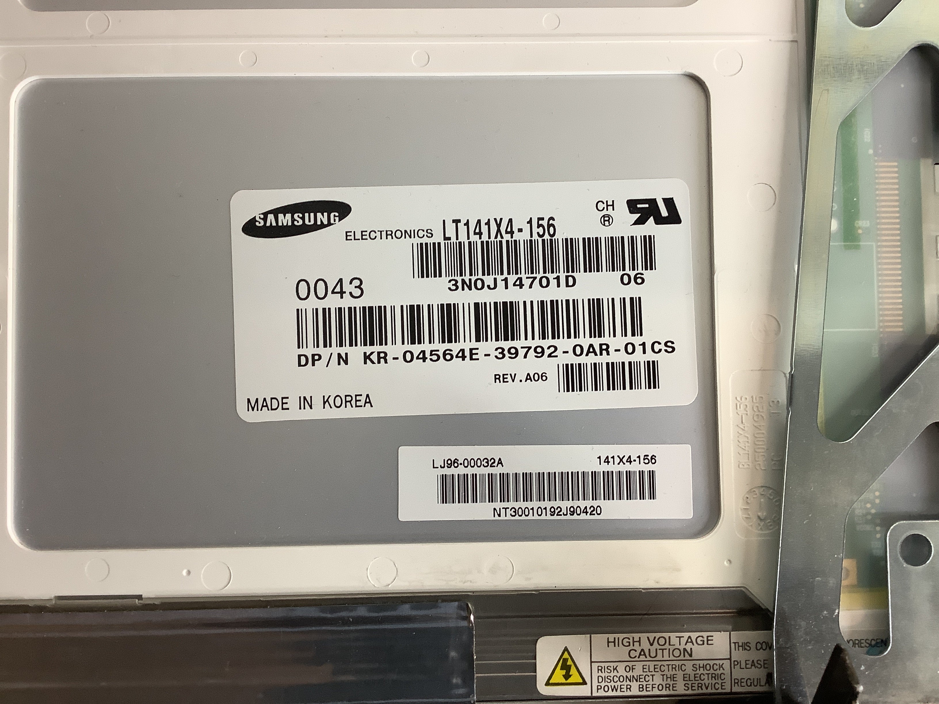 LT141X4-156 laptop screen image 4