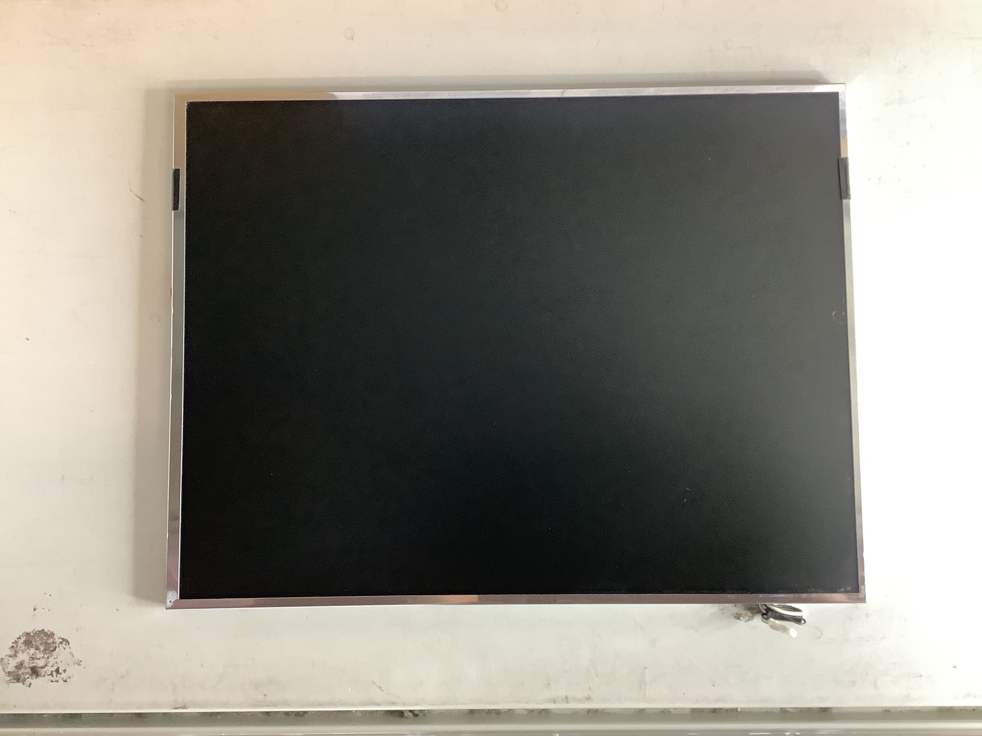47L8150 laptop screen image 2