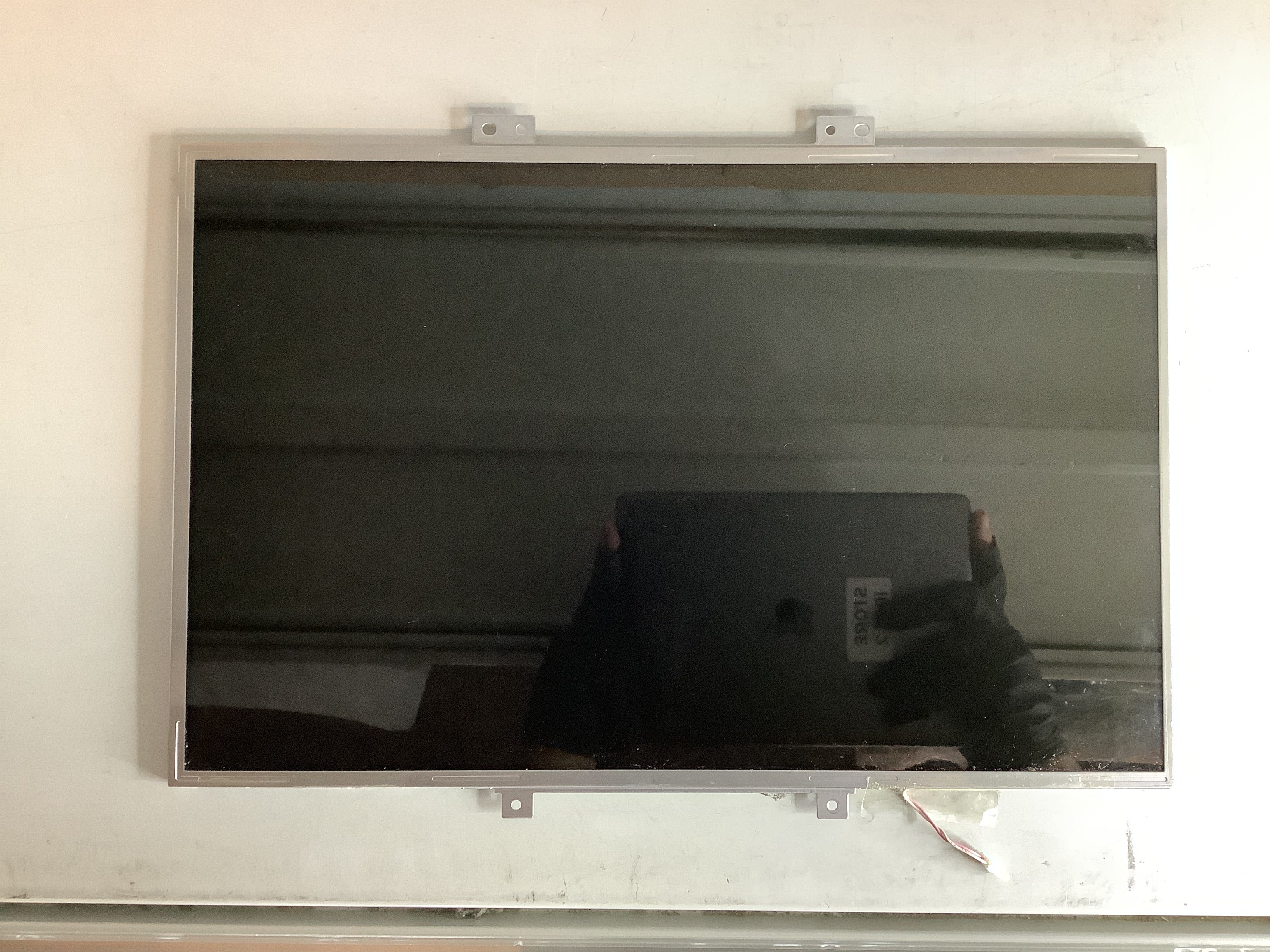 B154EW04 V.2 laptop screen image 2