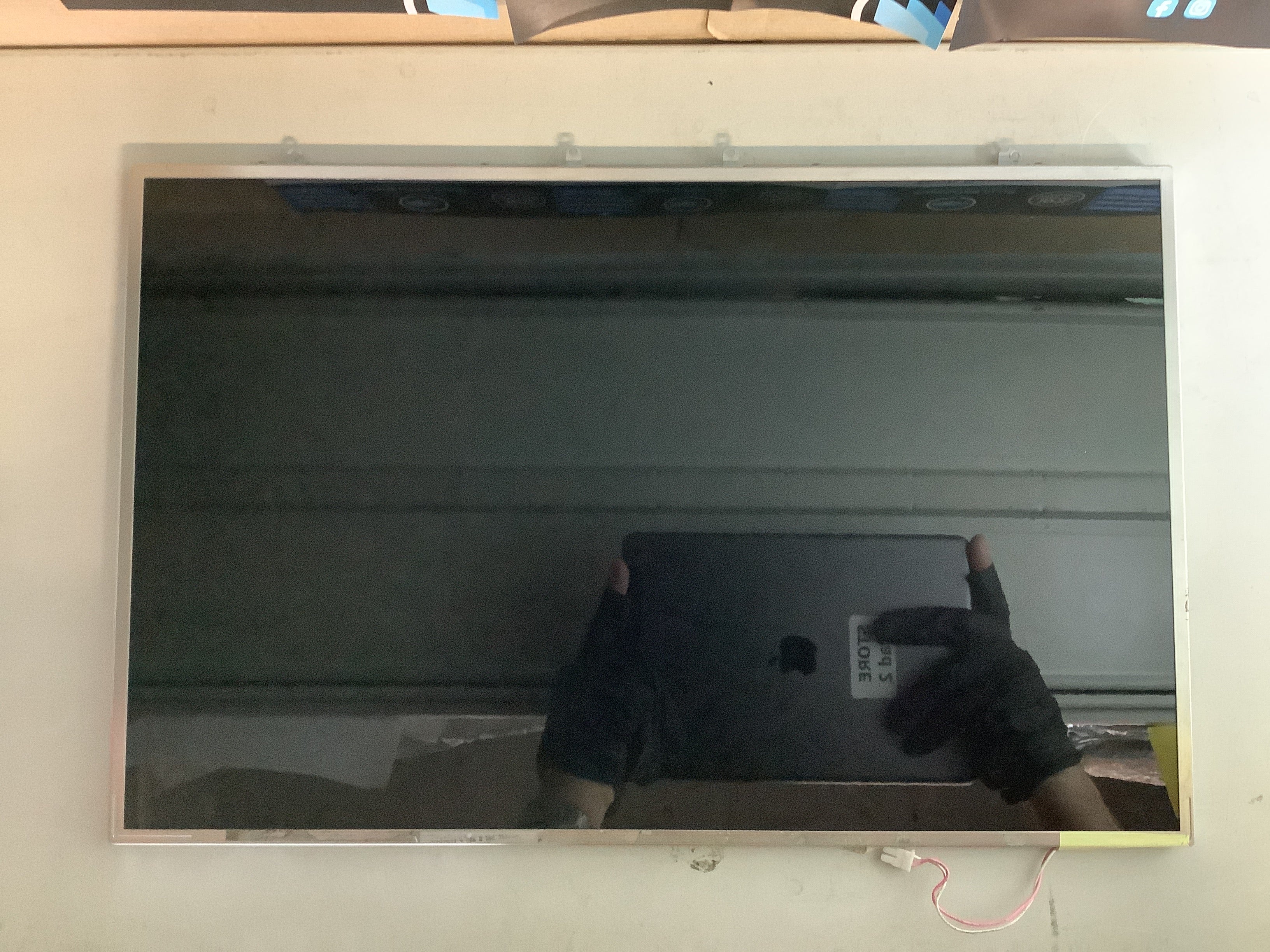 B170PW03 V.1 laptop screen image 2