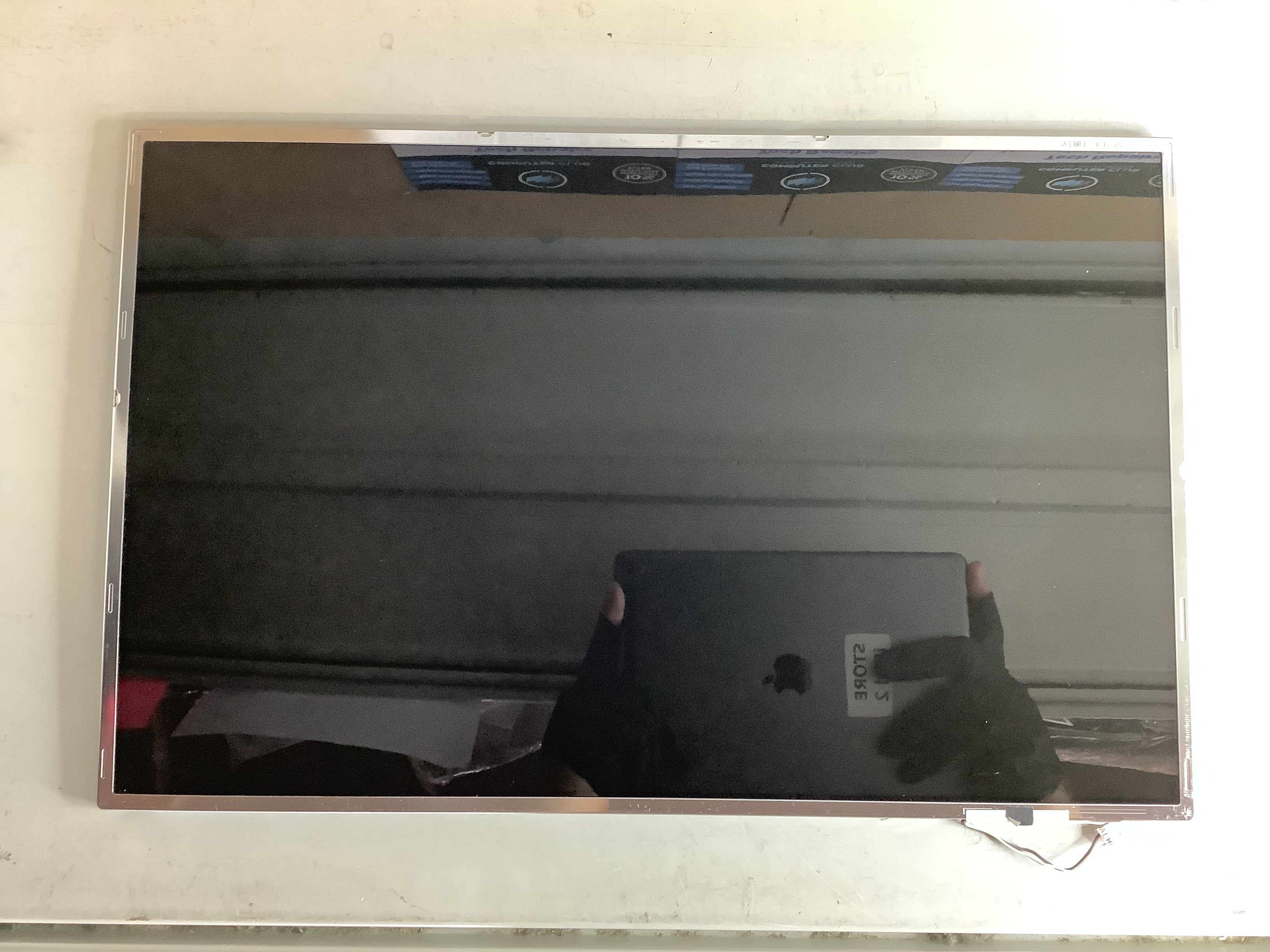 LP171WP4 (TL)(B3) laptop screen image 2