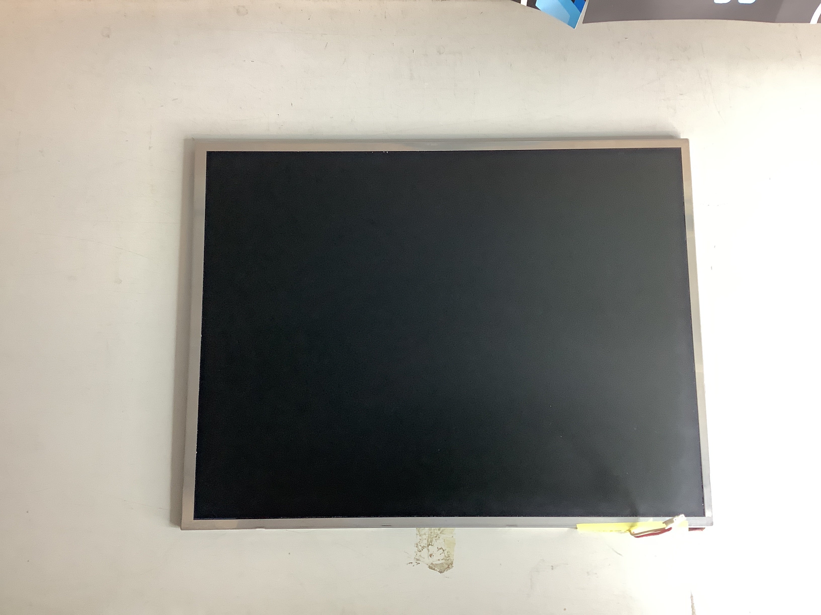 TM121XG-02L02D G laptop screen image 2