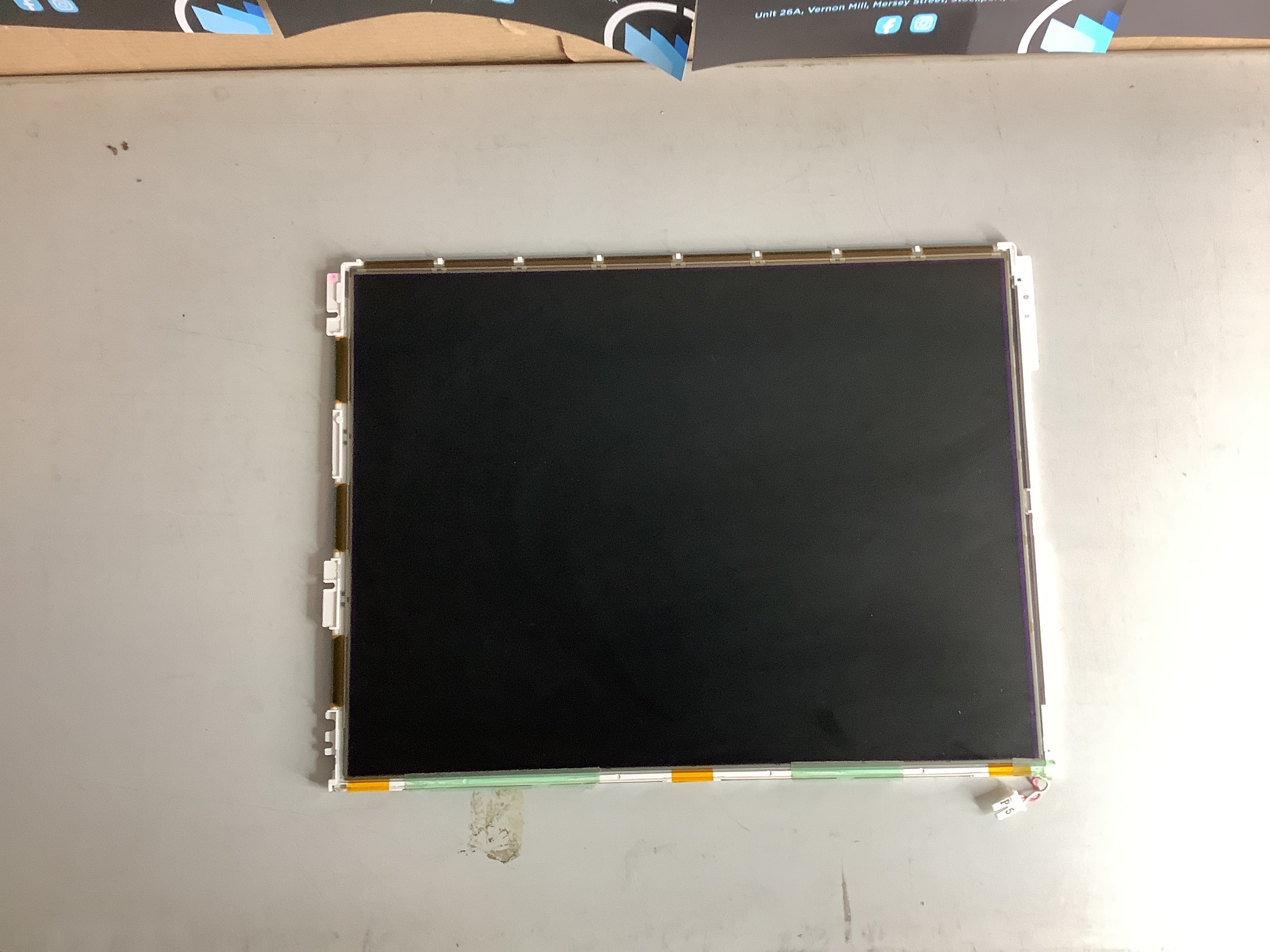 LQ121X1LS52 laptop screen image 2