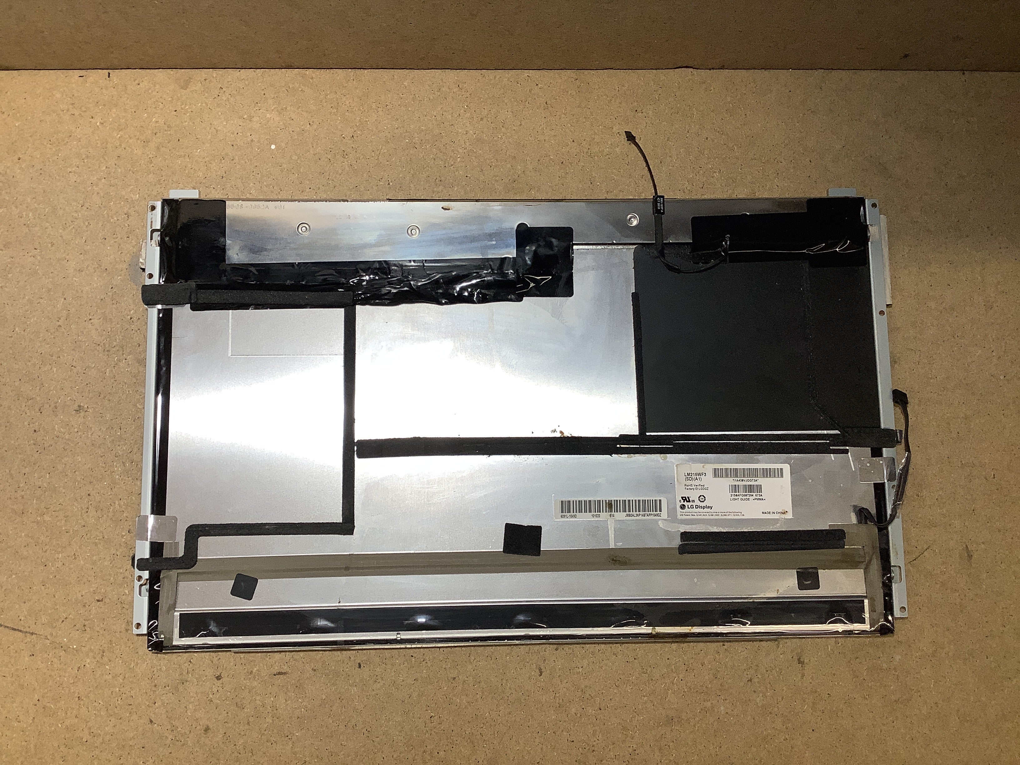LM215WF3 (SD)(A1) laptop screen image 3