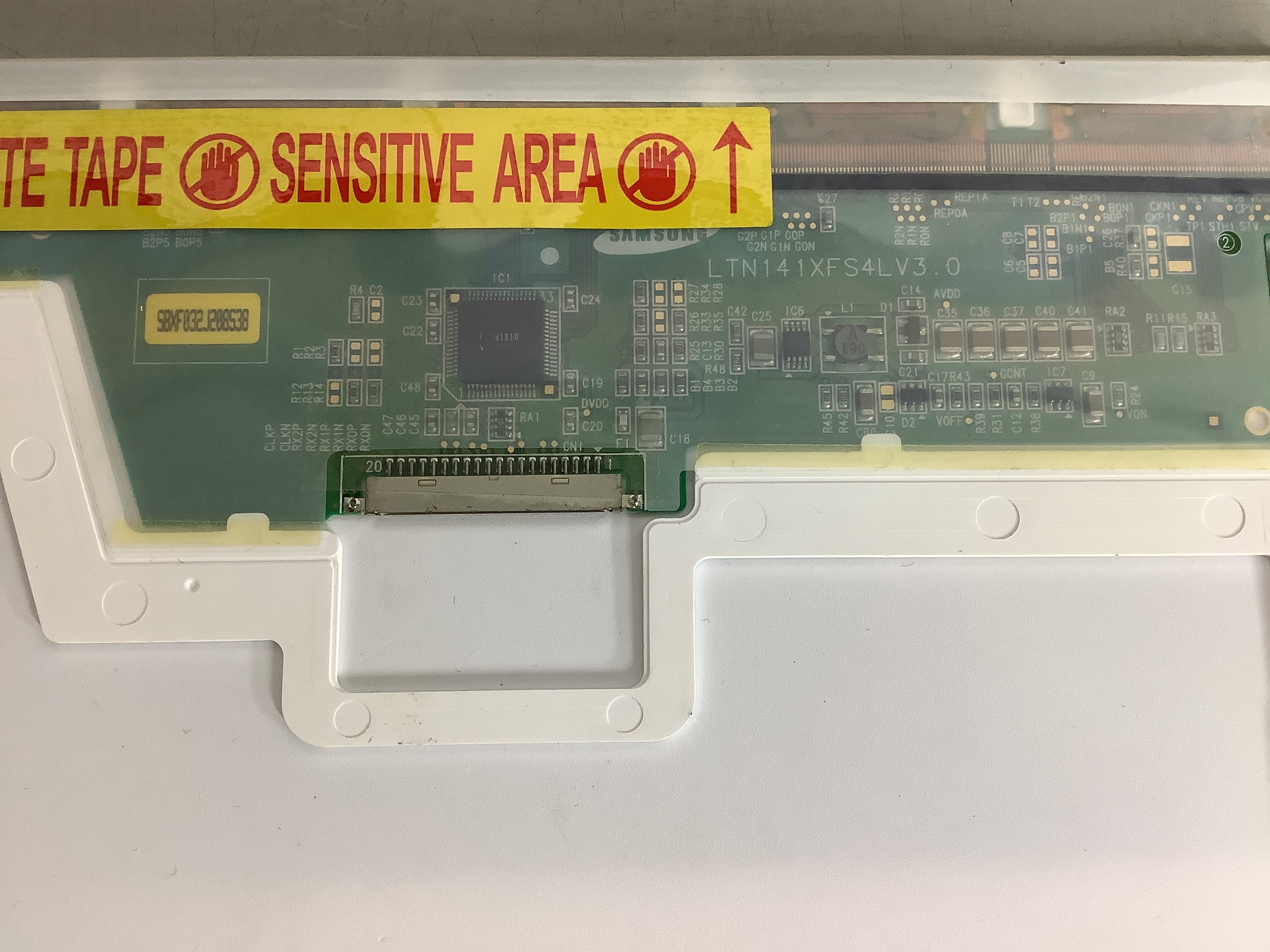 LTN141XF-L03 laptop screen image 6