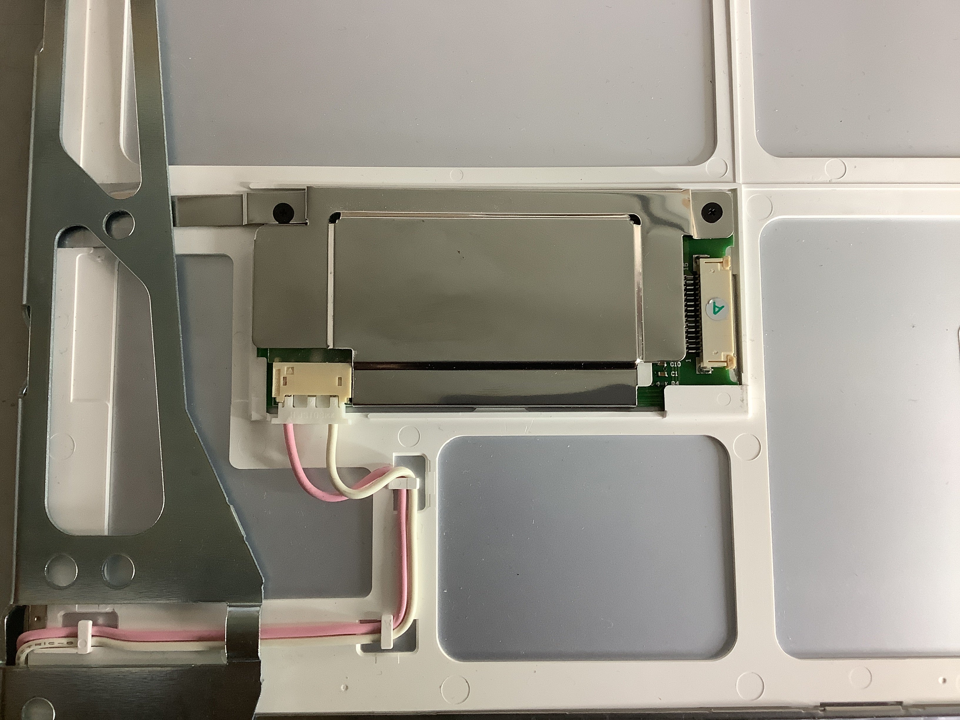 LT141X4-156 laptop screen image 5