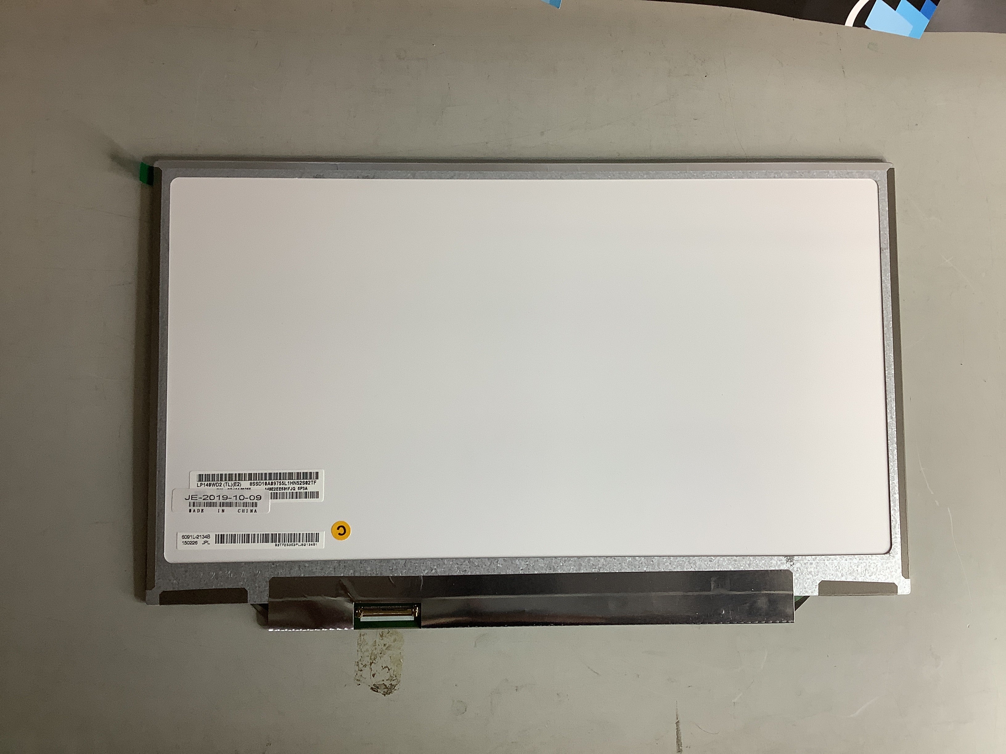 LP140WD2 (TL)(E2) laptop screen image 3
