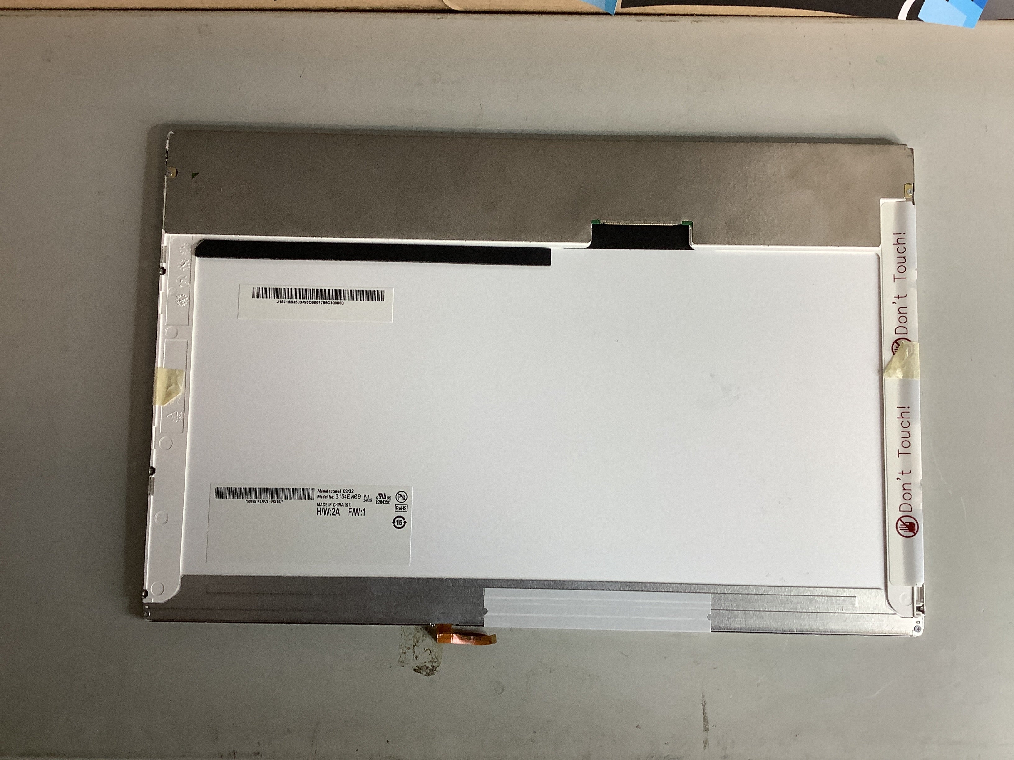 B154EW09 laptop screen image 3