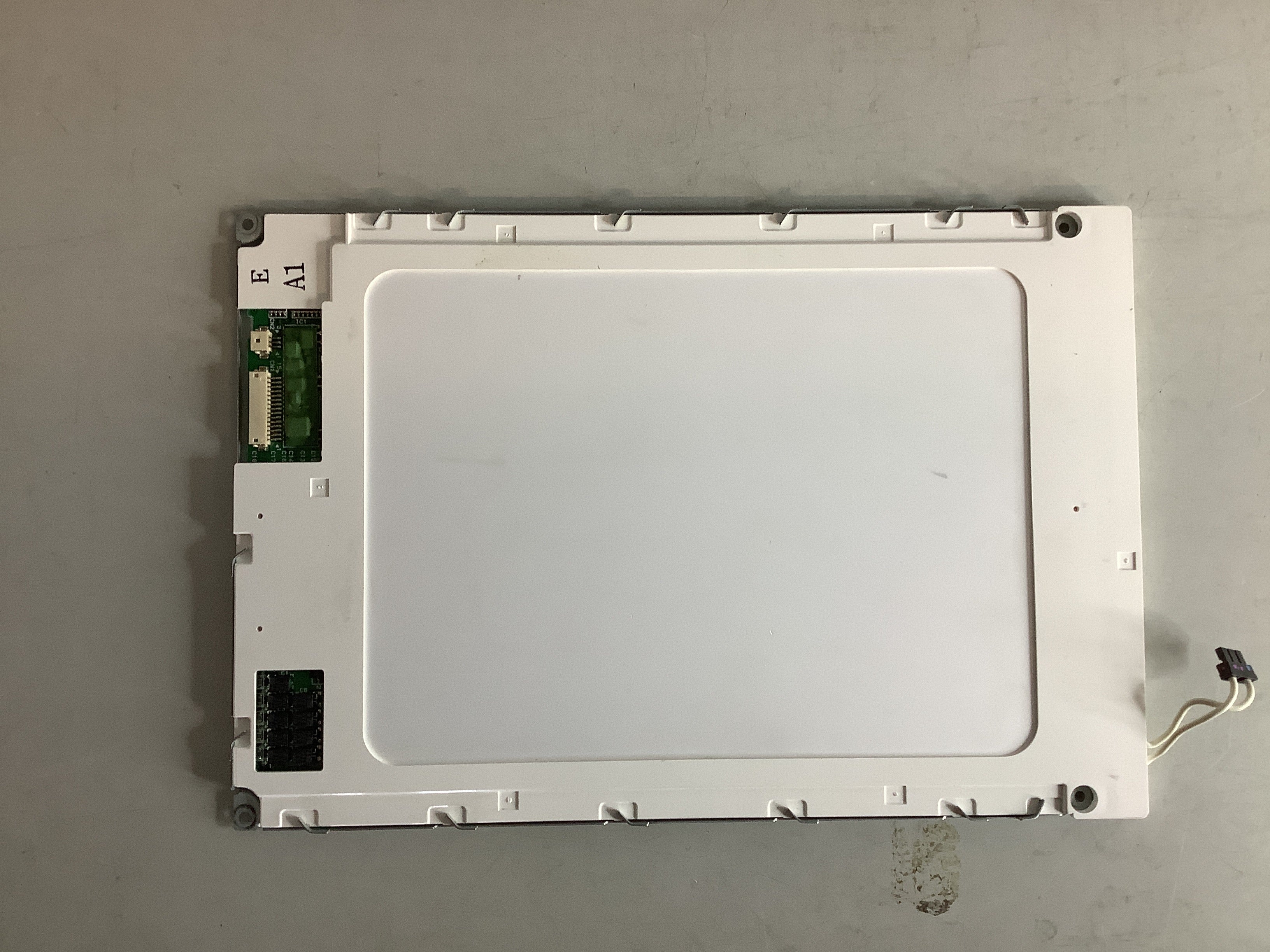 LM64P825 laptop screen image 3
