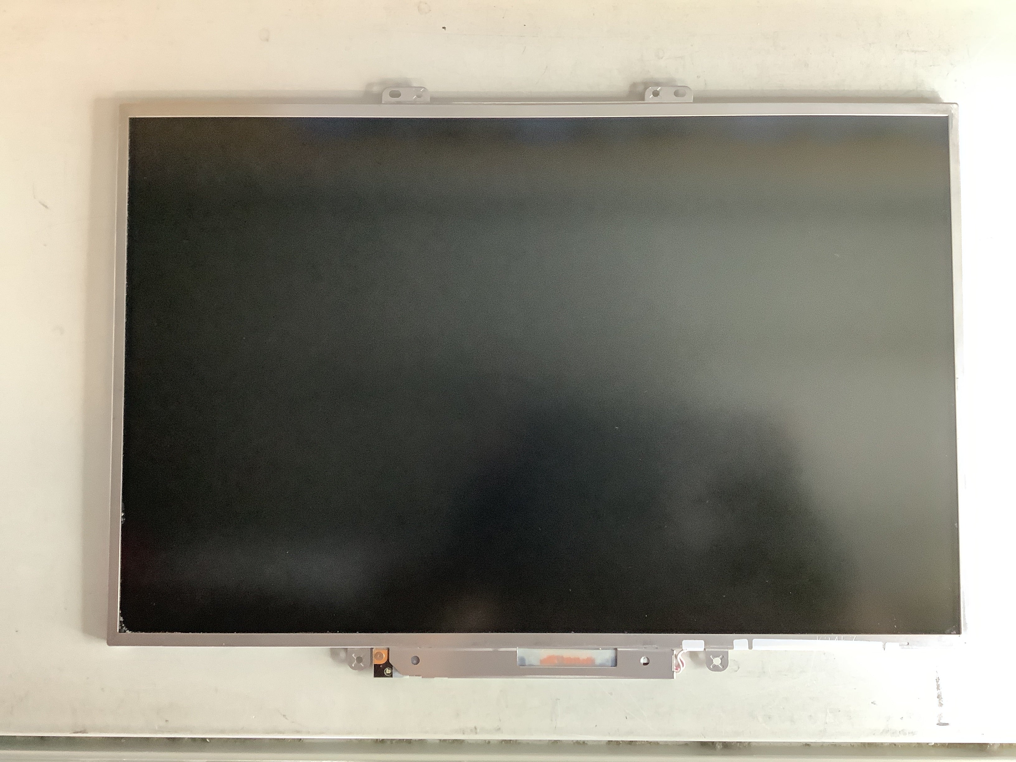 LQ170M1LW2A laptop screen image 2