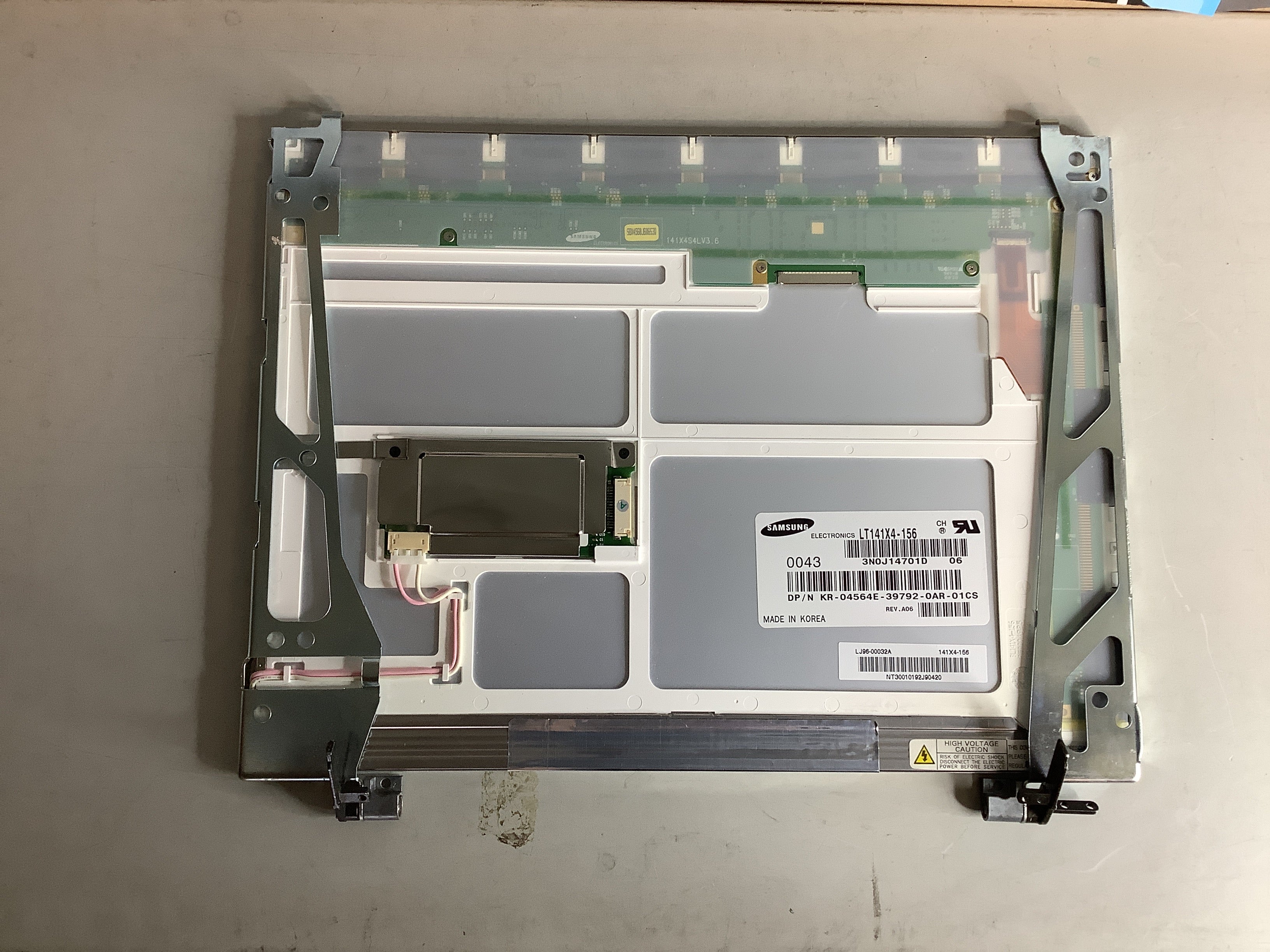 LT141X4-156 laptop screen image 3
