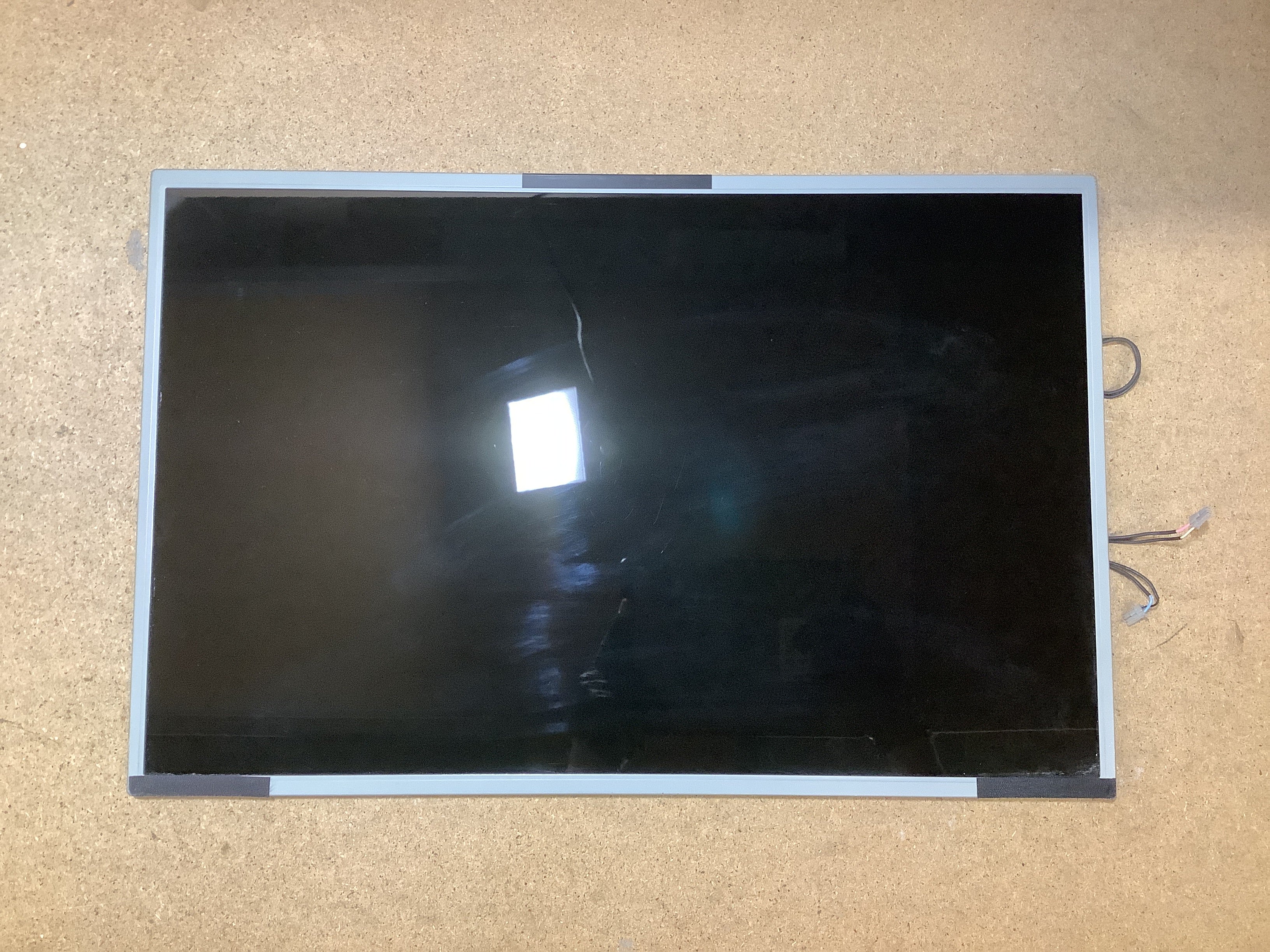 M220EW01 V.2 laptop screen image 9