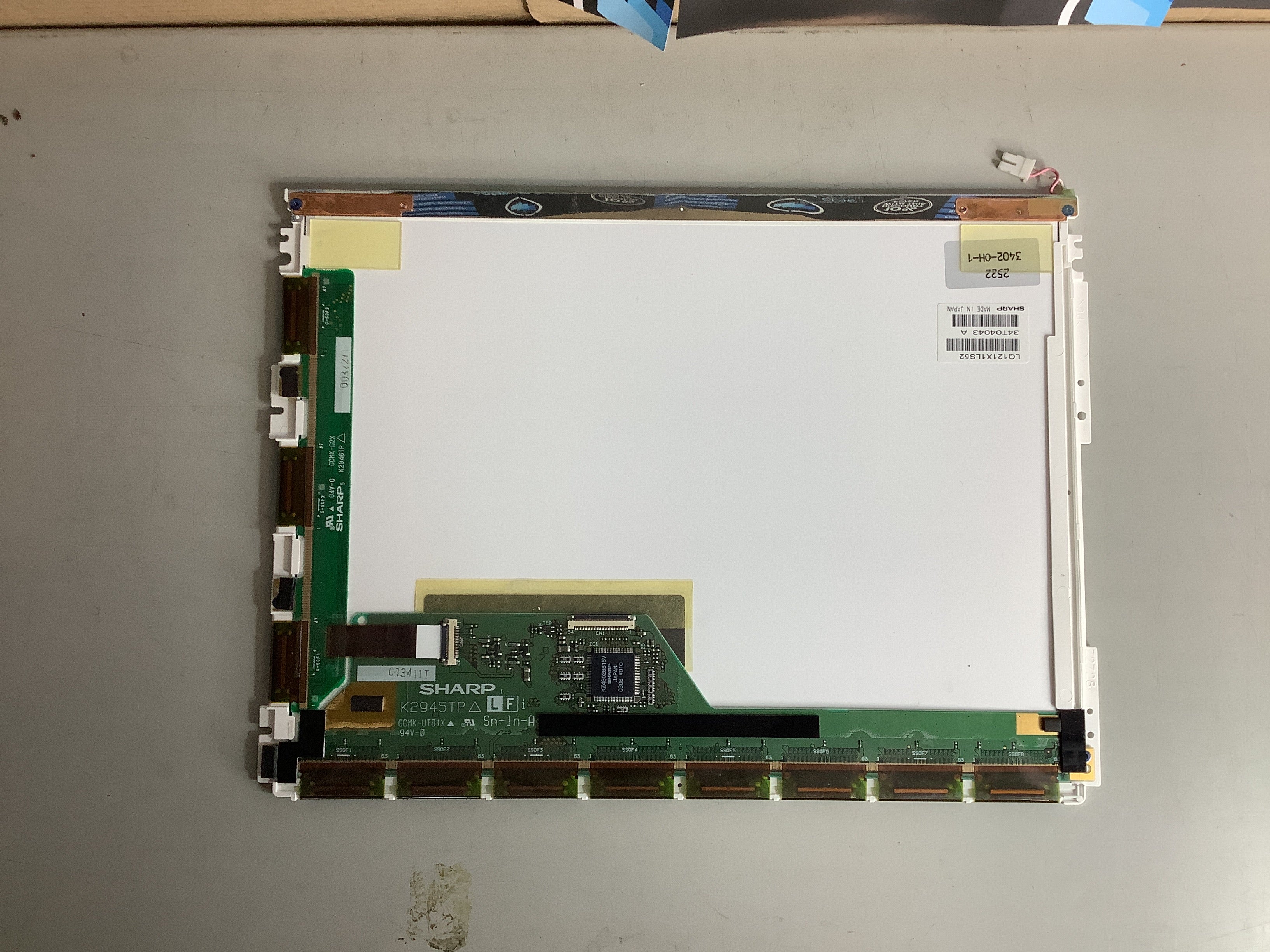 LQ121X1LS52 laptop screen image 3