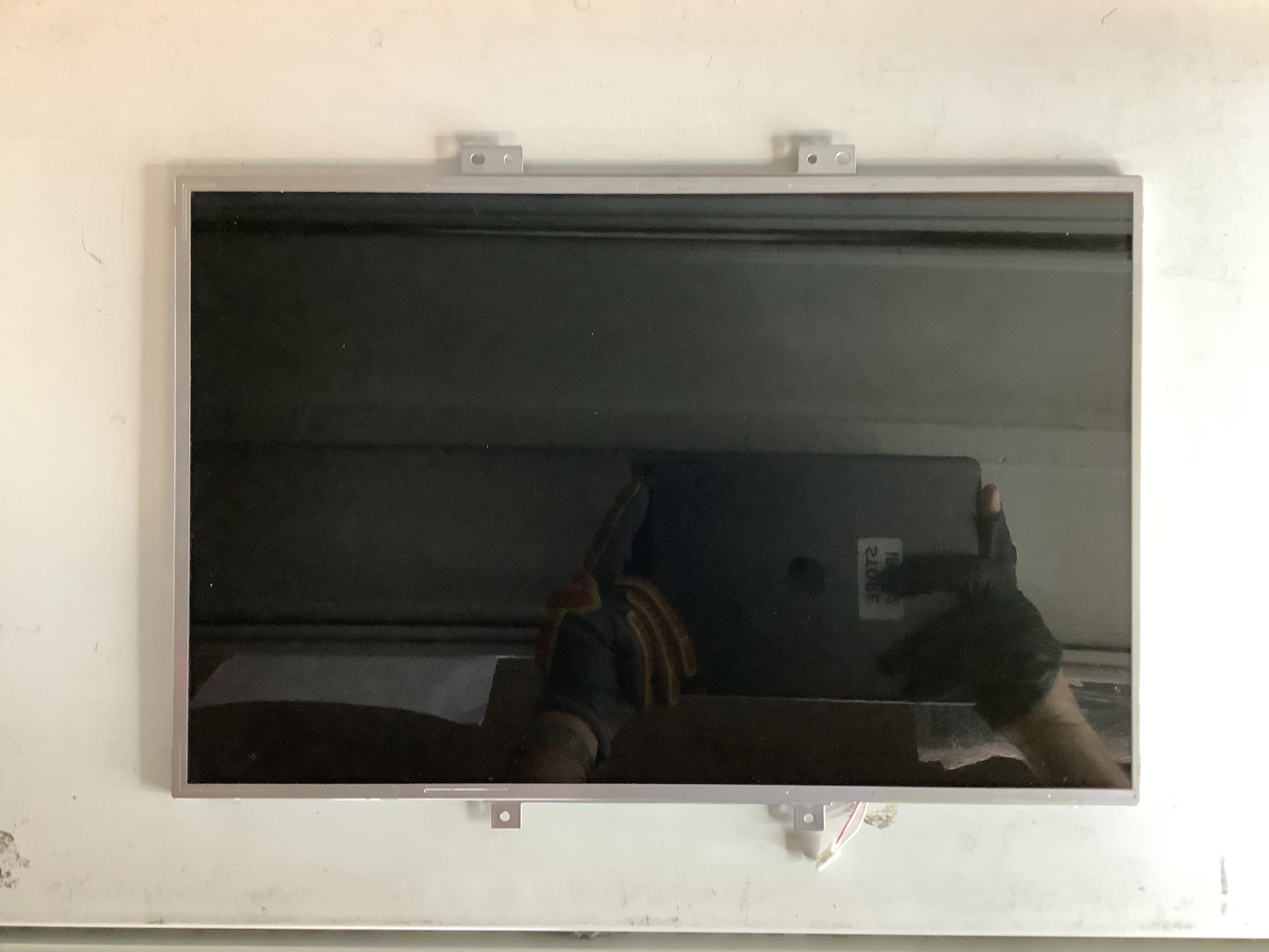 B154EW04 V.B laptop screen image 2